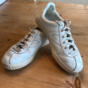 Tretorn leather tennis shoes size 7.5